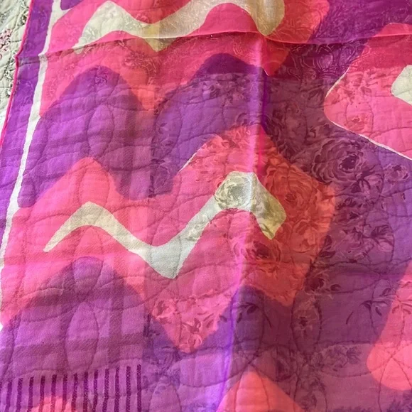 Vintage Vera Neumann pink sheer scarf 27” square - Picture 3 of 3